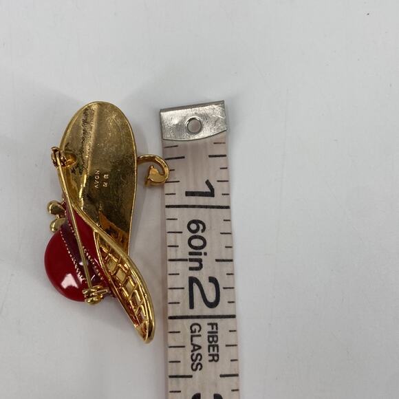 Avon red hatter pin - Picture 5 of 5
